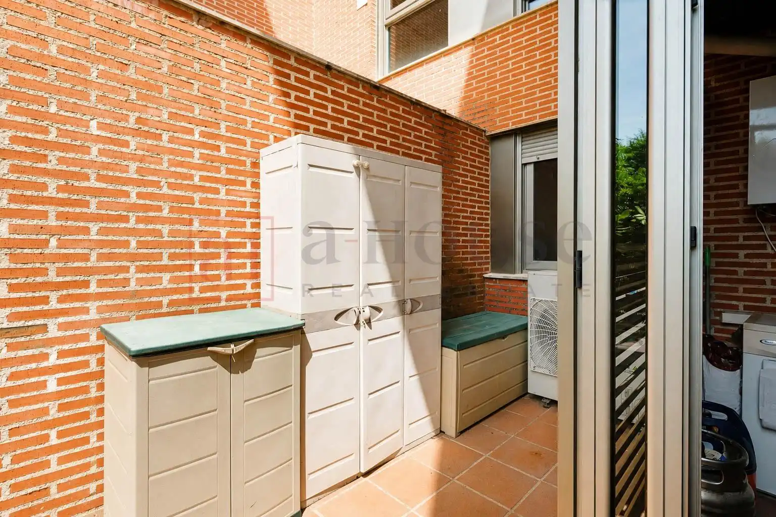 Terrasse von Erdgeschoss zum Verkauf in Madrid mit Klimaanlage, Heizung und Privatgarten