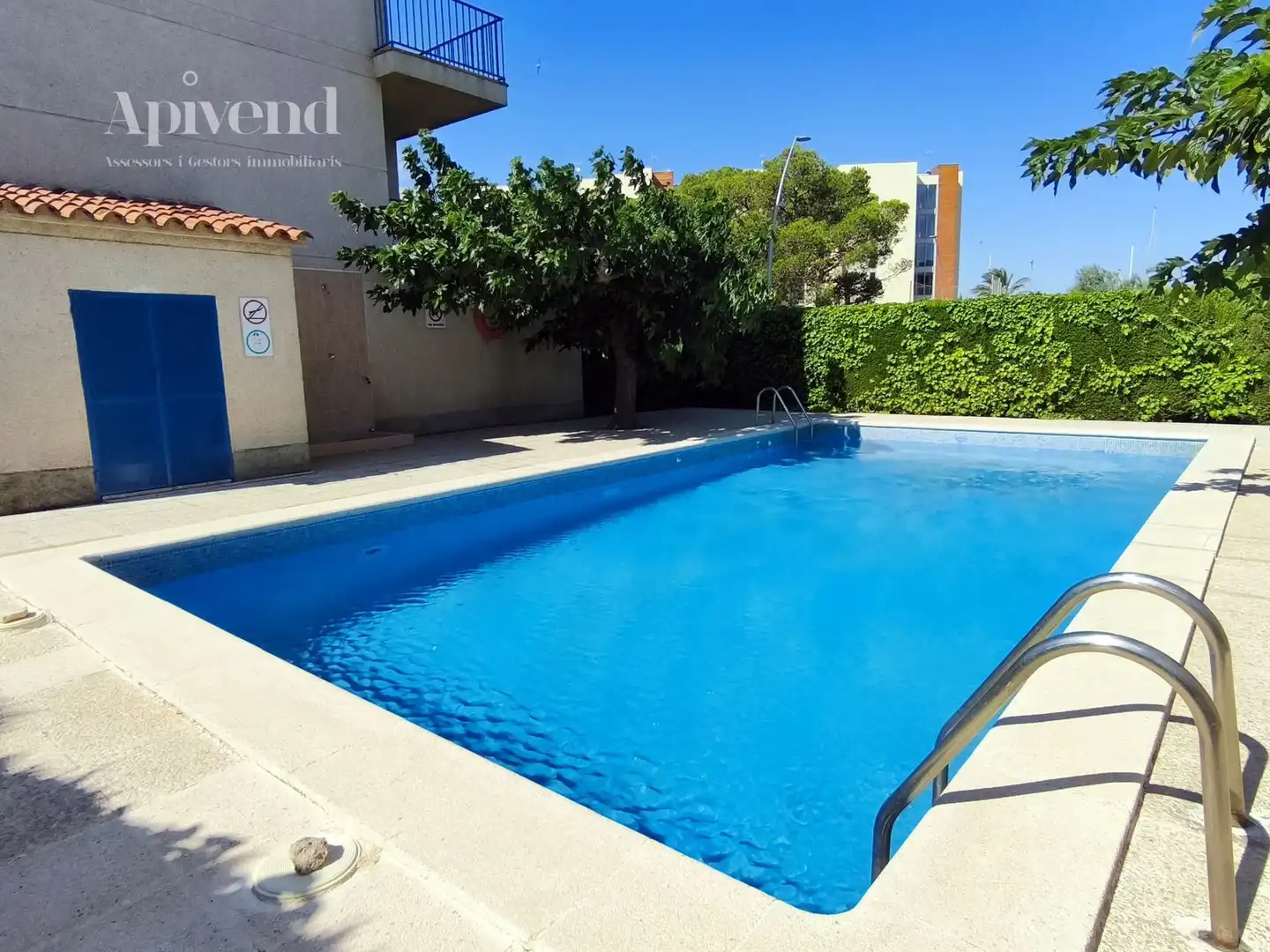 Schwimmbecken von Wohnung zum Verkauf in Roses mit Klimaanlage, Heizung und Terrasse