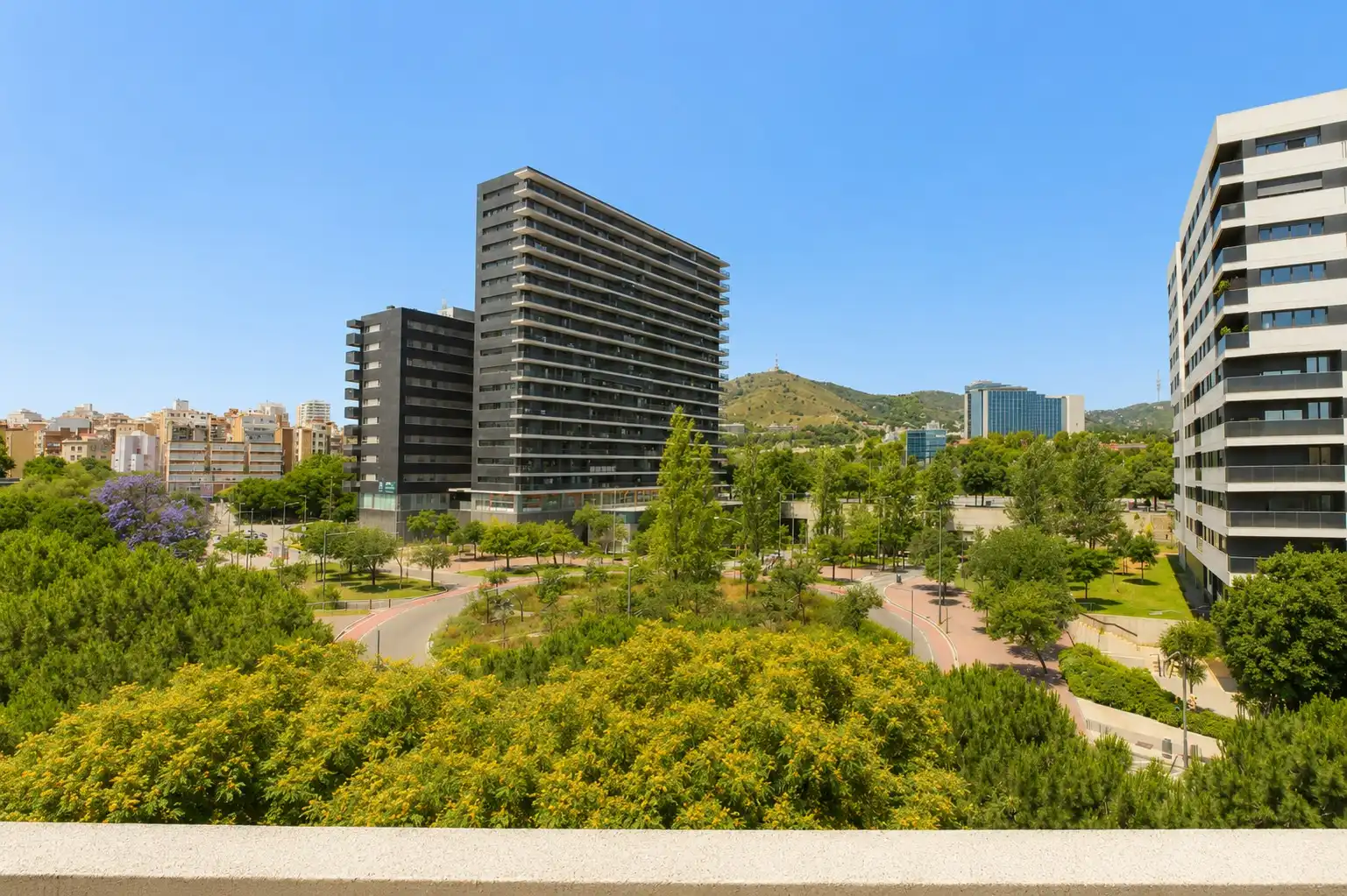 Exterior view of Duplexes for sale in L'Hospitalet de Llobregat  with Air Conditioner, Heating and Terrace