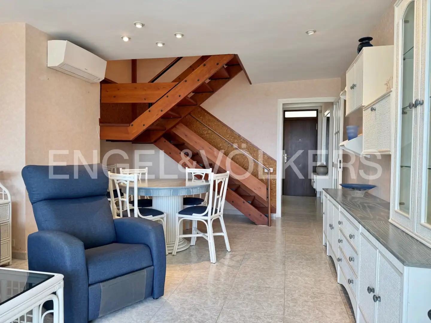 Wohnzimmer von Dachboden zum Verkauf in Salou mit Klimaanlage, Heizung und Terrasse