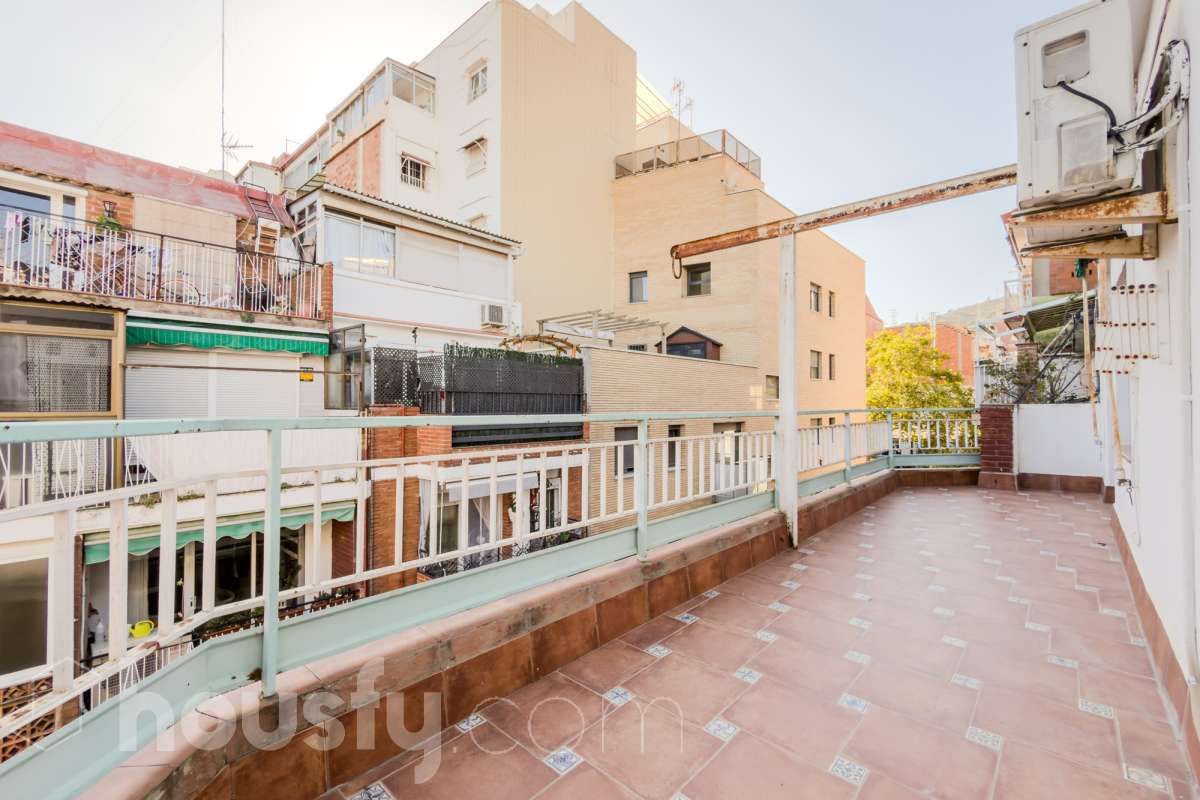Exterior view of Attic for sale in  Barcelona Capital  with Air Conditioner, Heating and Parquet flooring