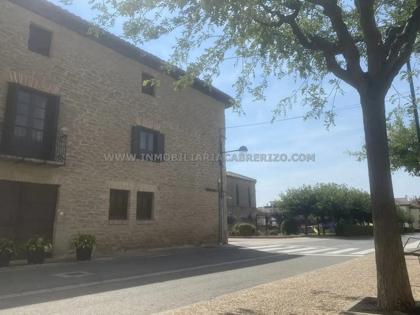 Vista exterior de Casa adosada en venda en Obanos amb Calefacció, Parquet i Terrassa