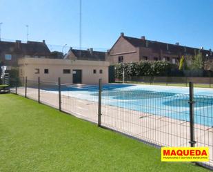 Swimming pool of Single-family semi-detached for sale in Alcorcón  with Air Conditioner, Heating and Private garden