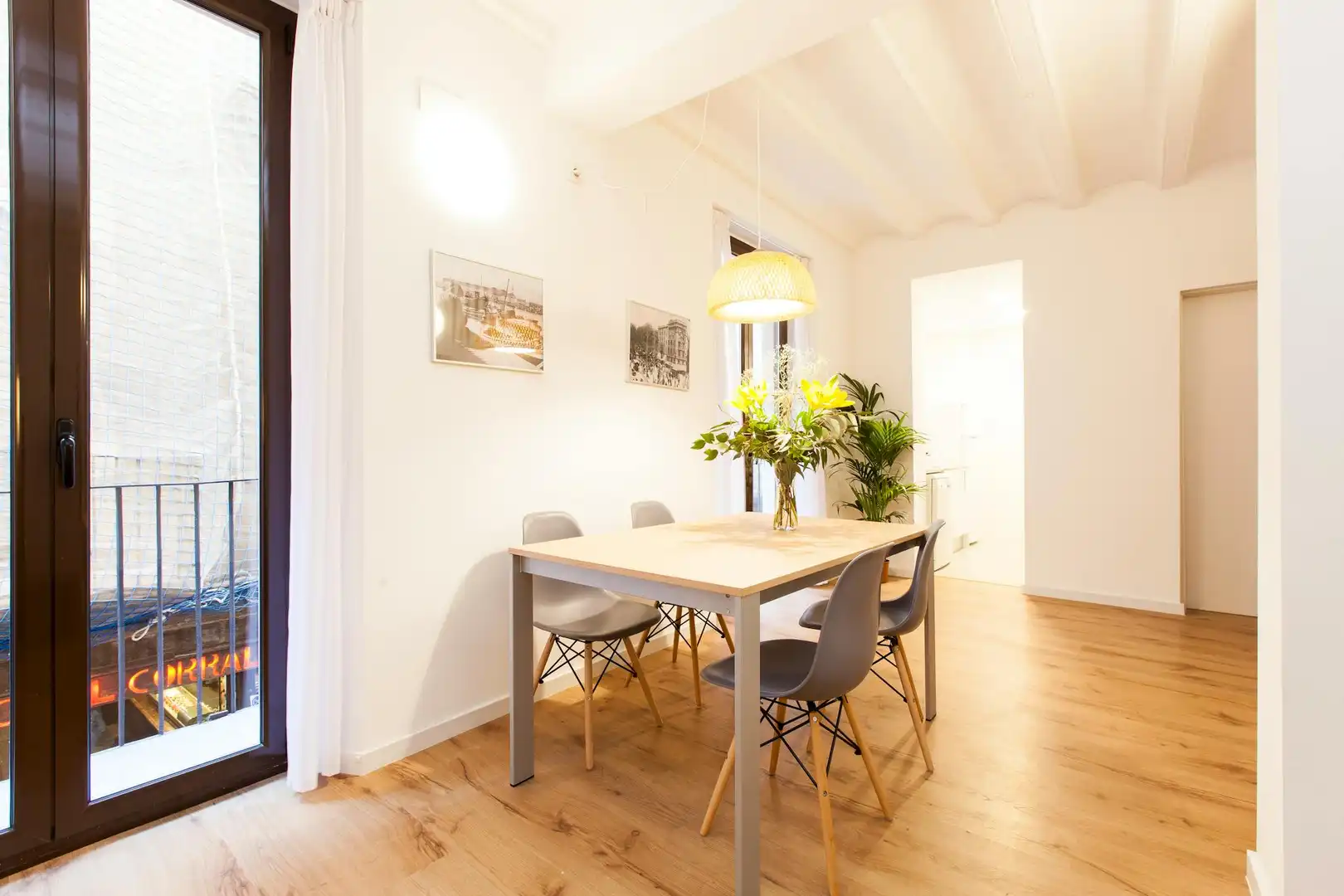 Comedor de Piso de alquiler en Barcelona con Aire acondicionado, Calefacción y Amueblado