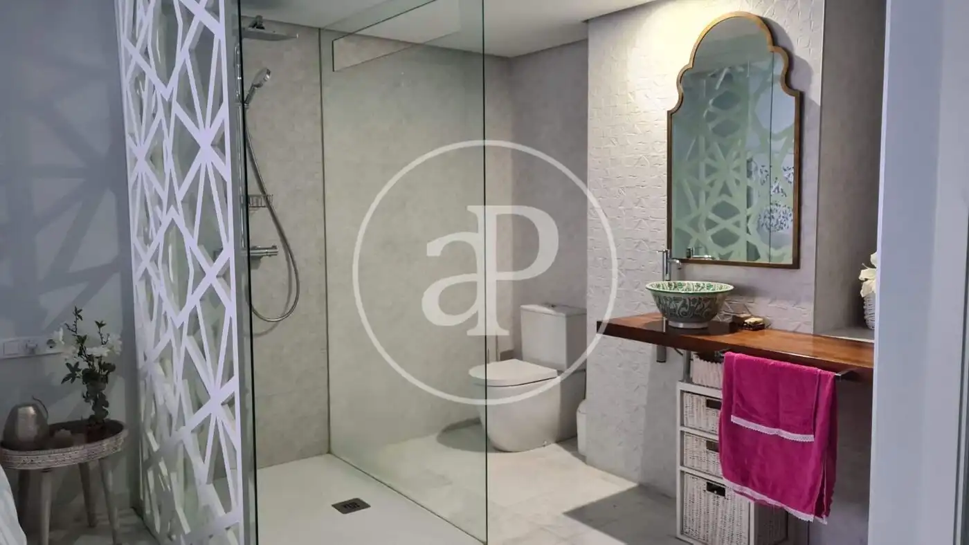Baño de Piso de alquiler en Valencia con Aire acondicionado, Calefacción y Terraza