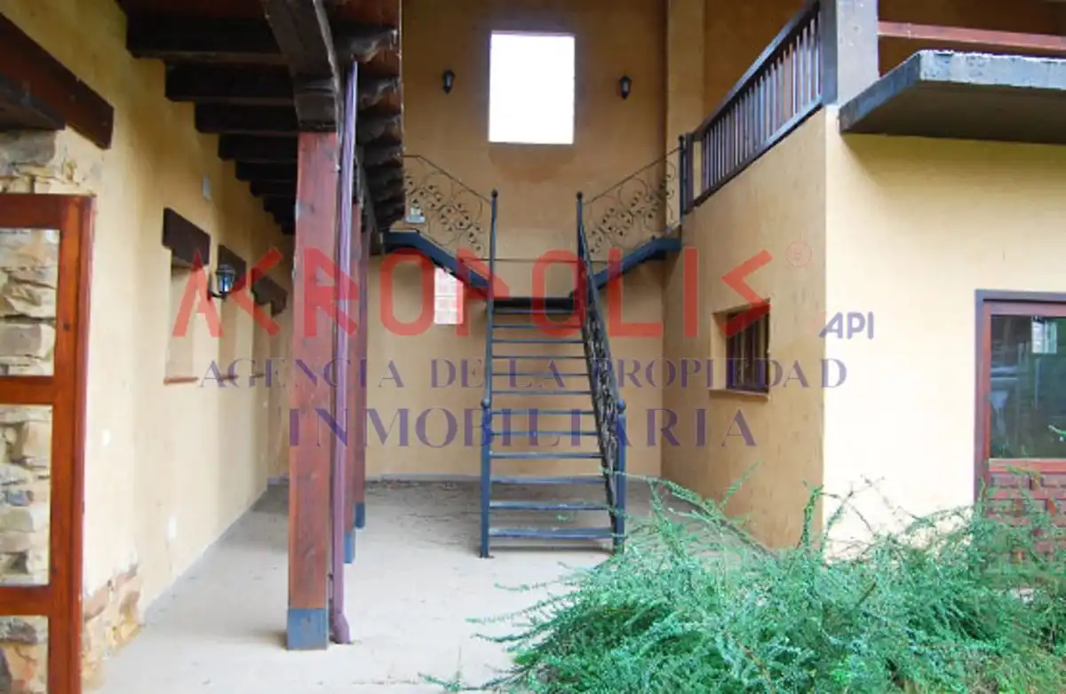 Local en venta en Santa María de la Vega