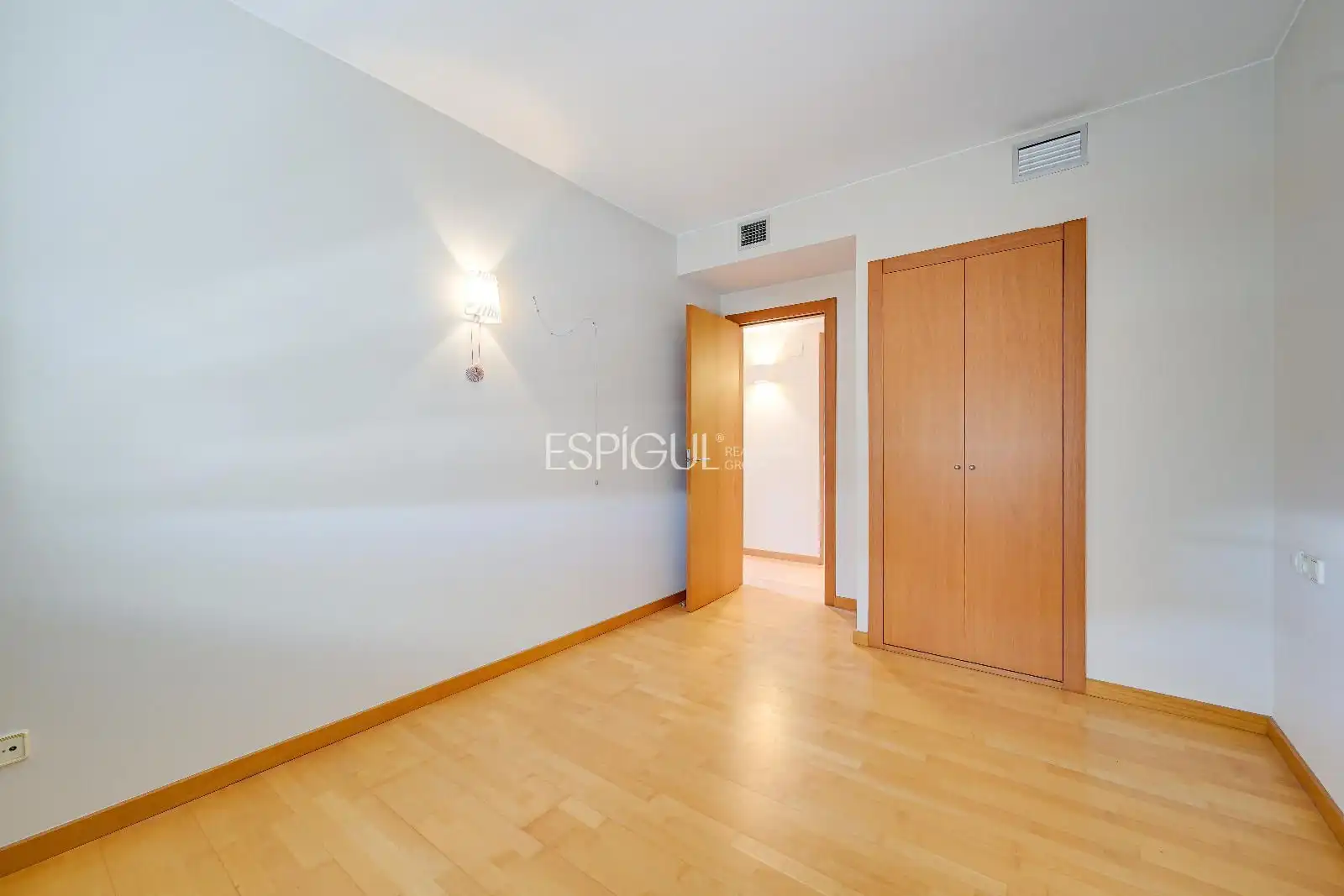 Bedroom of Attic for sale in Girona  with Air Conditioner, Heating and Terrace