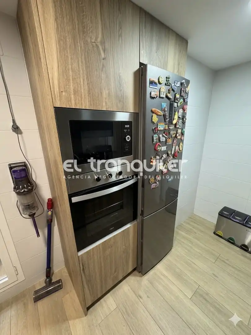 Kitchen of Flat for rent in Madrid  with Air Conditioner, Terrace and Storage room