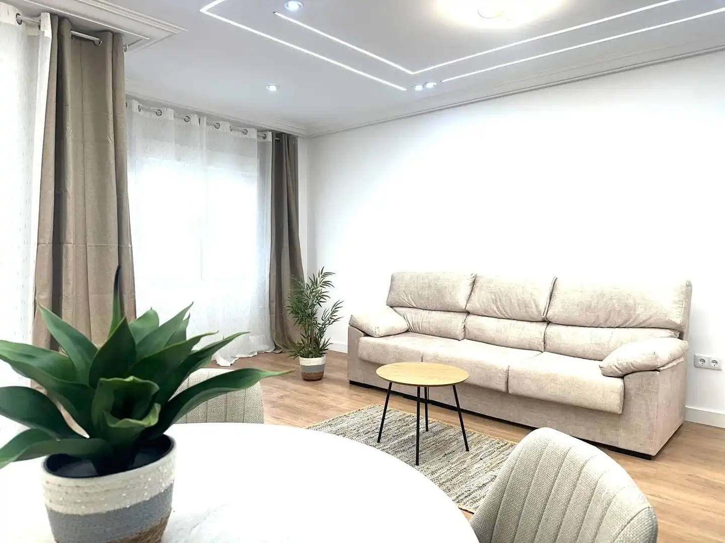 Sala d'estar de Pis en venda en Elche / Elx amb Aire condicionat, Moblat i Balcó