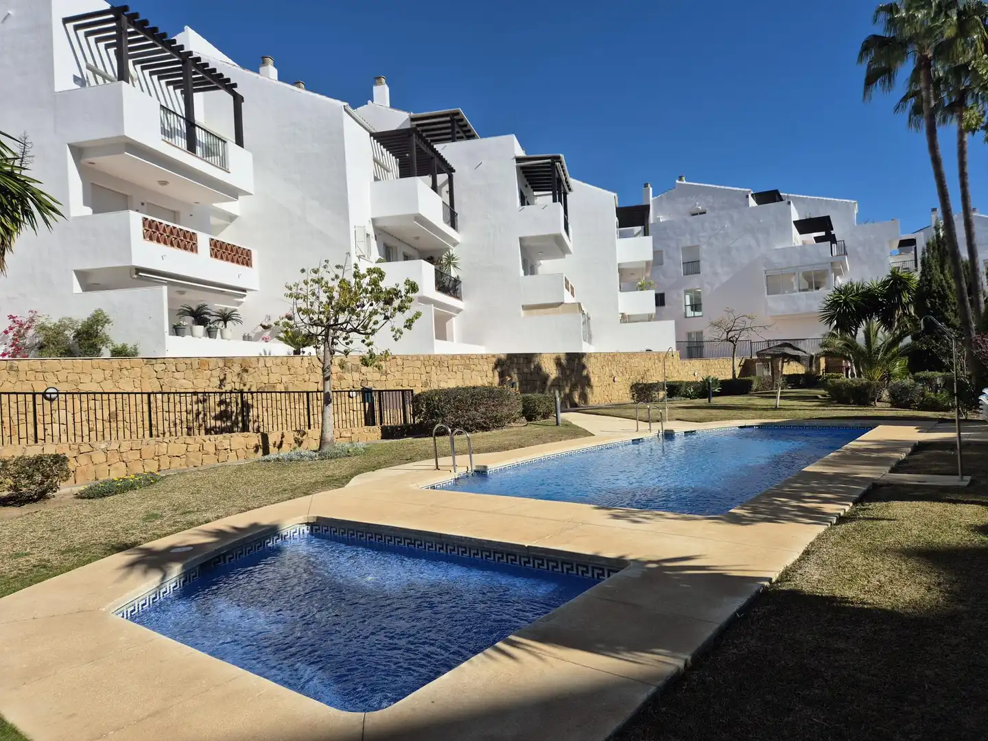 Vista exterior de Apartamento en venta en Mijas con Balcón, Alarma y Piscina comunitaria