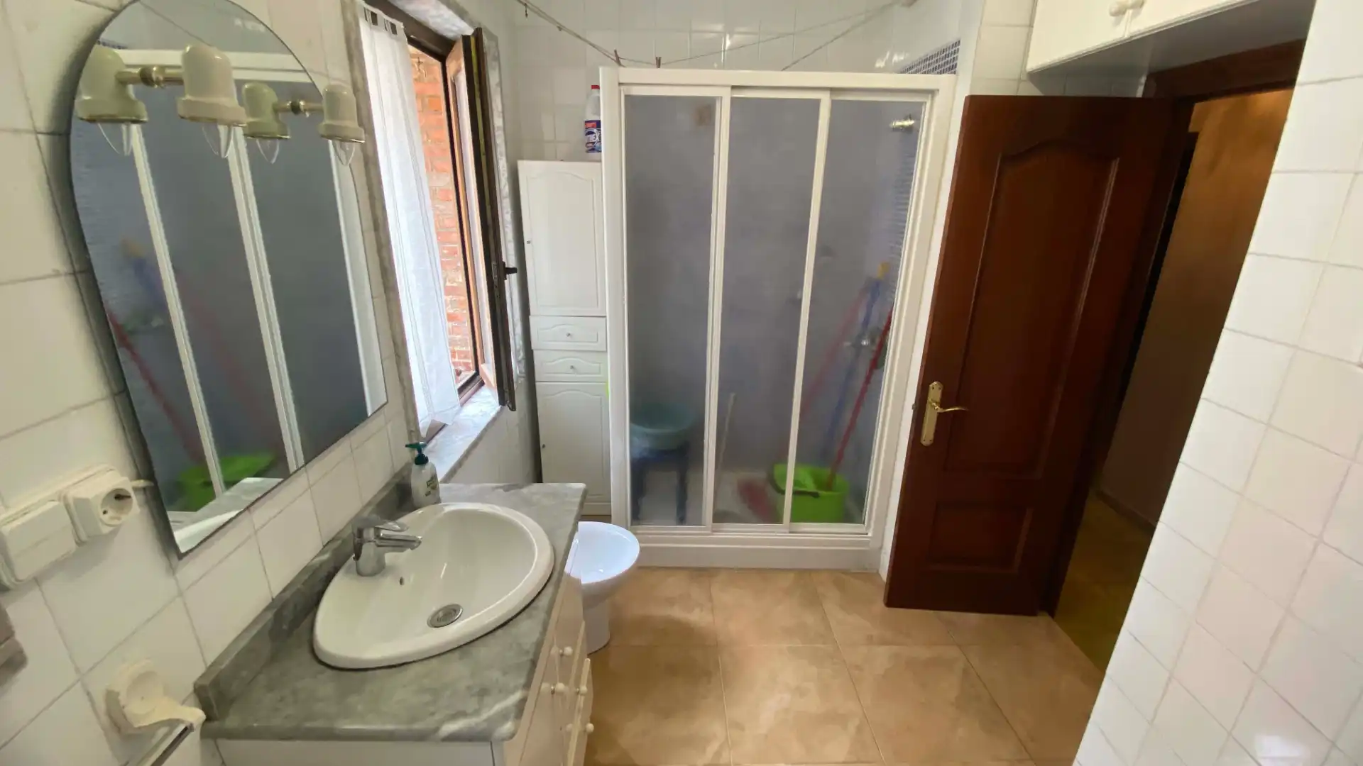 Baño de Piso de alquiler en San Martín del Rey Aurelio con Calefacción, Amueblado y Horno