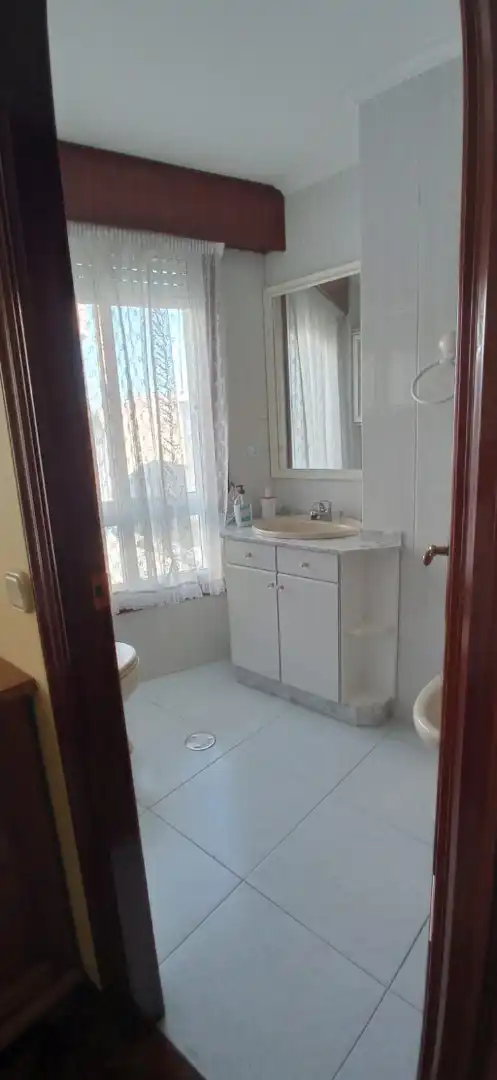 Baño de Piso de alquiler en Carballo con Calefacción, Trastero y Amueblado