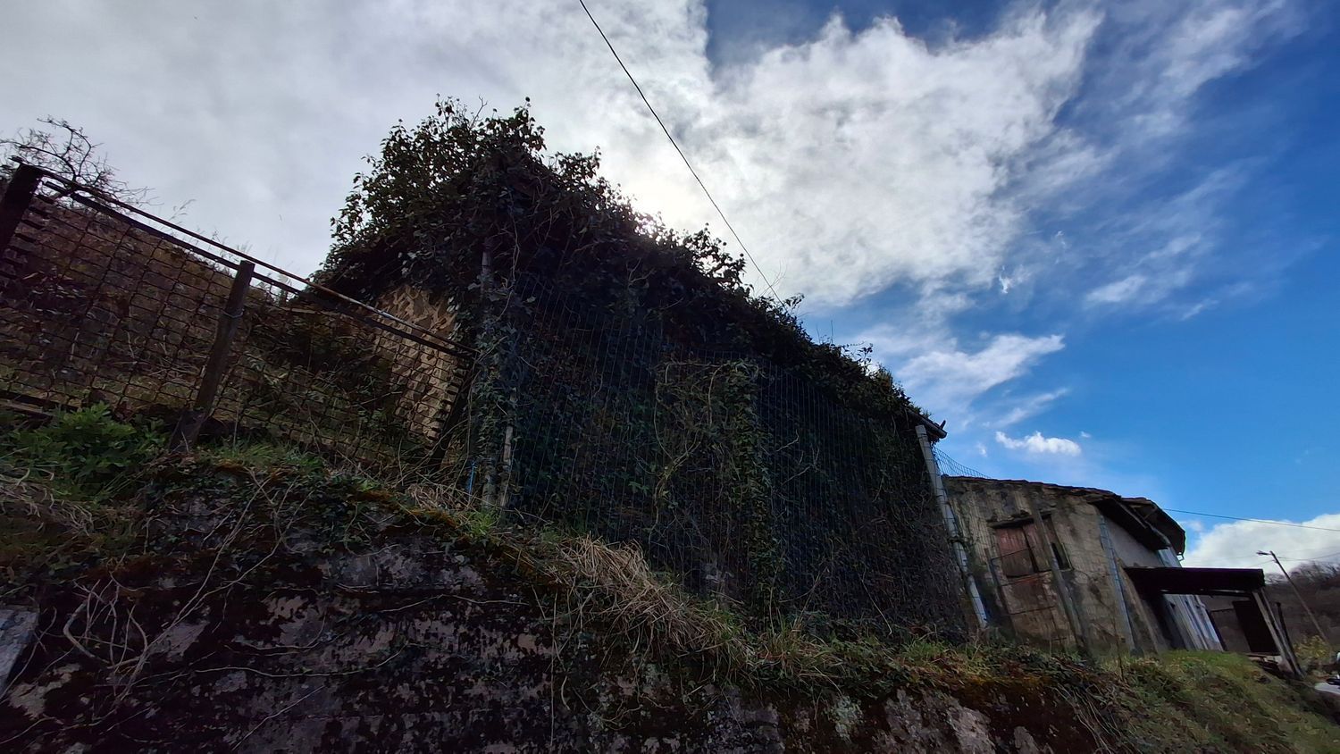 Vista exterior de Casa o xalet en venda en Siero amb Traster i Piscina
