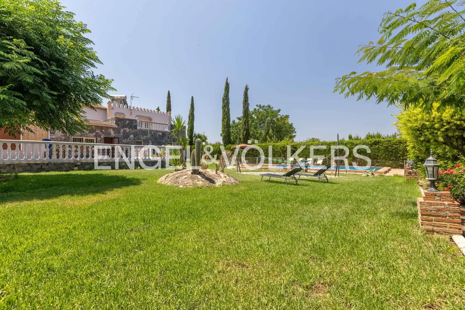Vista exterior de Casa o chalet en venta en Carmona con Aire acondicionado, Calefacción y Jardín privado
