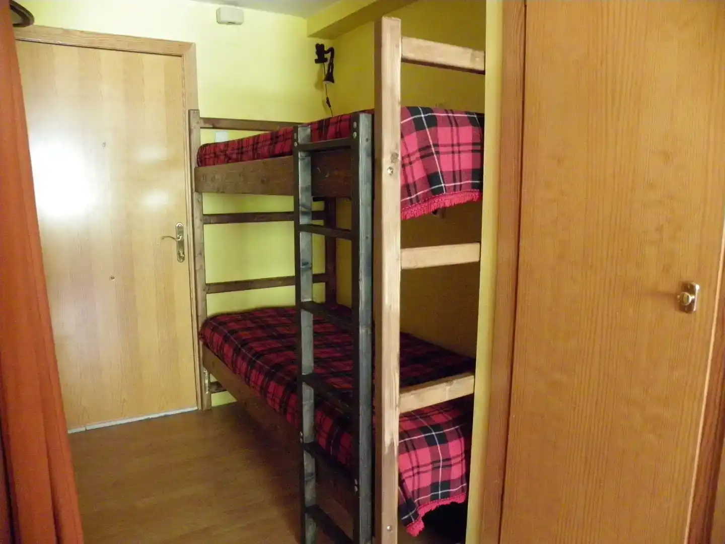 Bedroom of Flat for sale in Jaca  with Parquet flooring, Storage room and Furnished