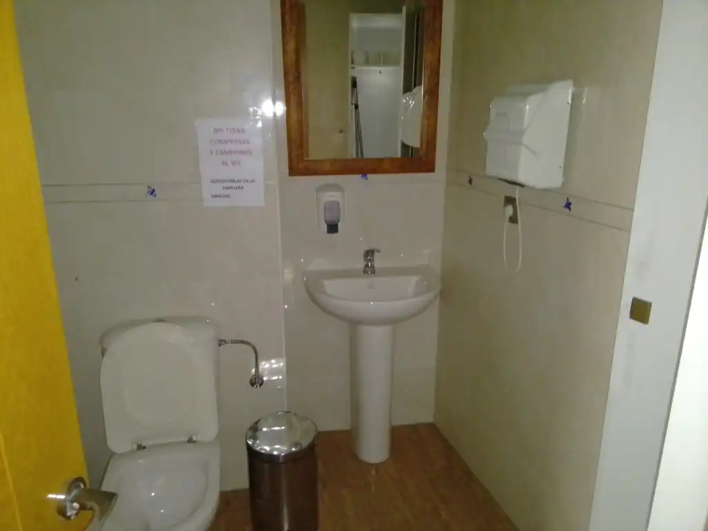 Badezimmer von Einfamilien-Reihenhaus zum Verkauf in Martos mit Klimaanlage, Heizung und Terrasse