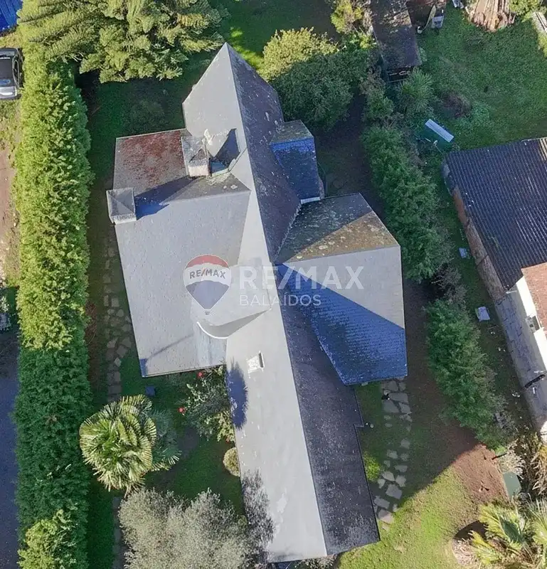 Vista exterior de Casa o chalet en venta en Vigo  con Calefacción, Jardín privado y Parquet