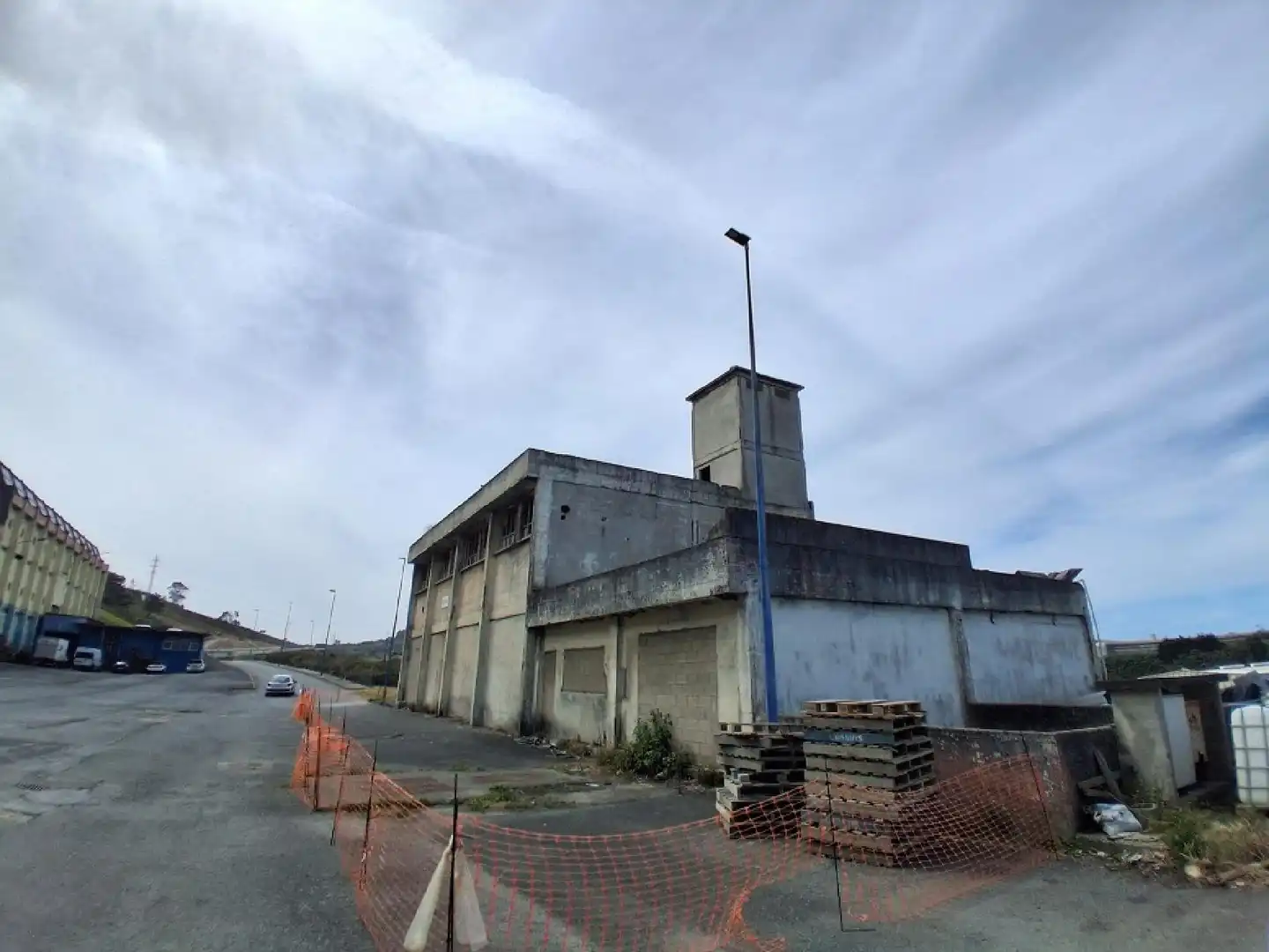 Vista exterior de Nave industrial en venta en Arteixo