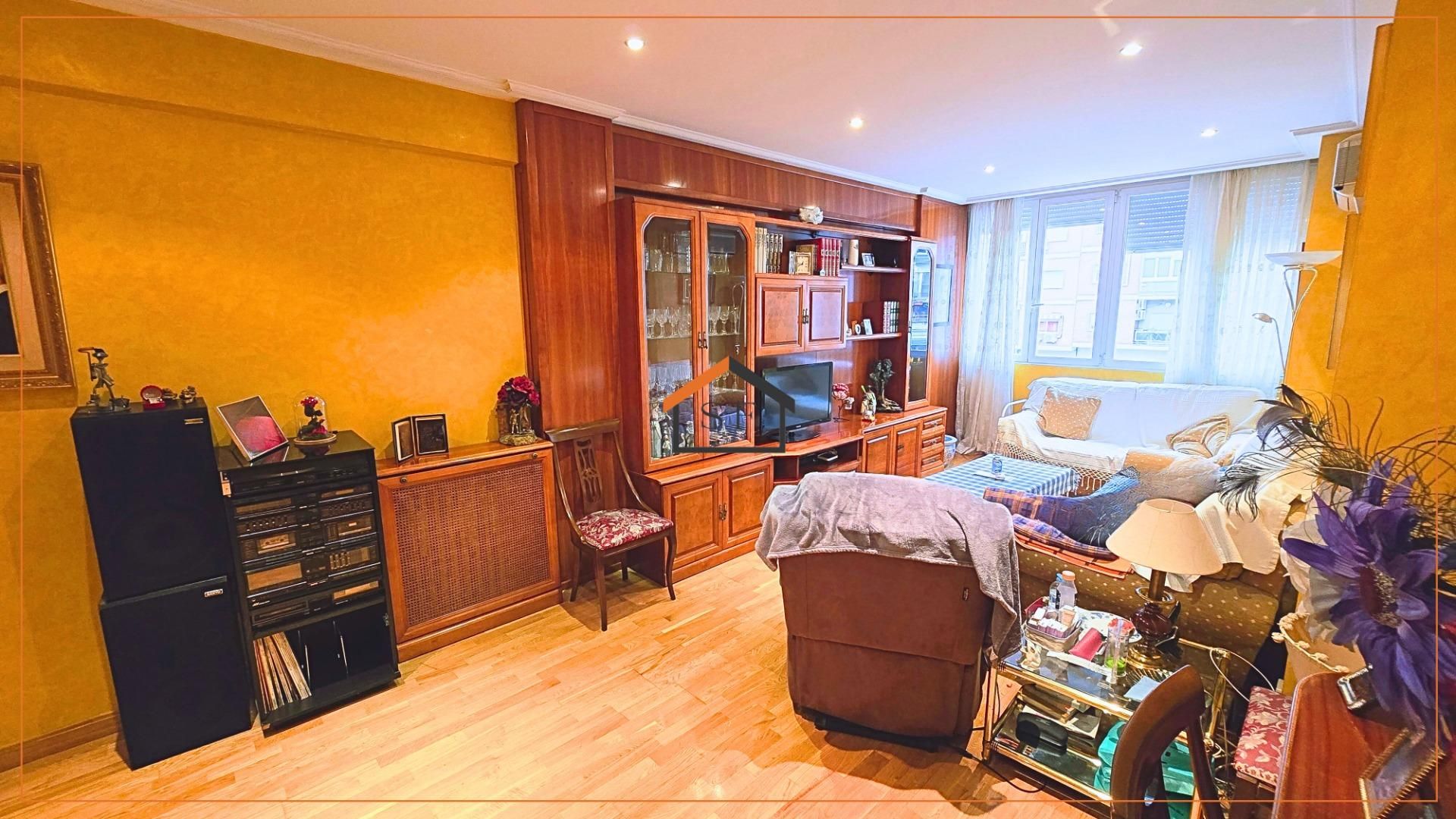 Sala d'estar de Pis en venda en  Madrid Capital amb Aire condicionat, Calefacció i Terrassa