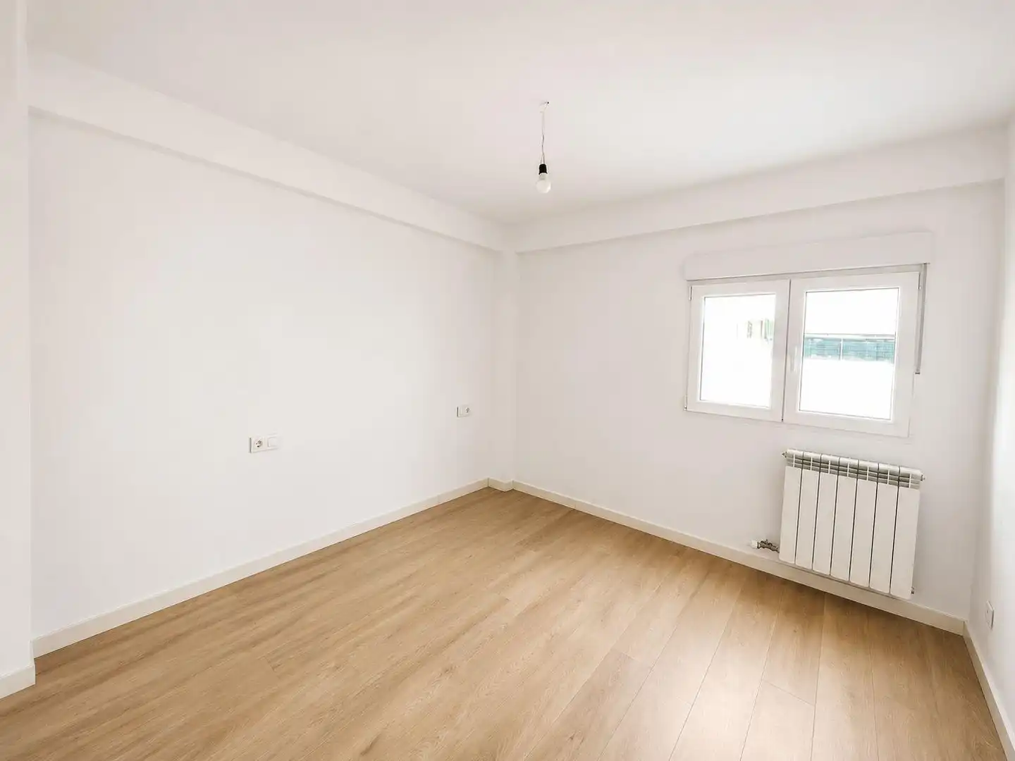 Dormitori de Pis en venda en Zaragoza amb Calefacció, Parquet i Terrassa