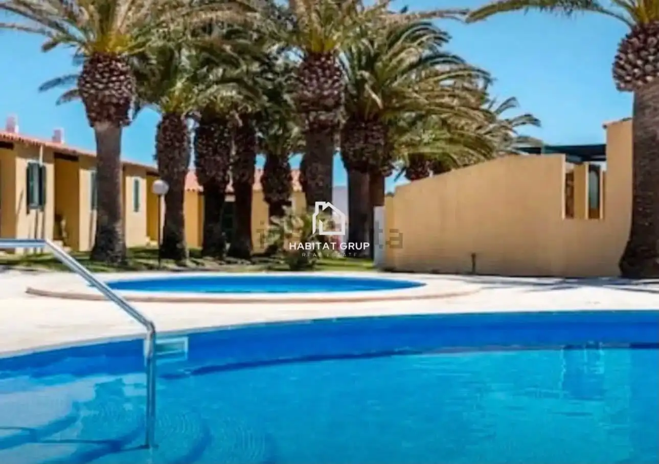 Piscina de Casa adosada en venda en Ciutadella de Menorca amb Aire condicionat, Calefacció i Terrassa