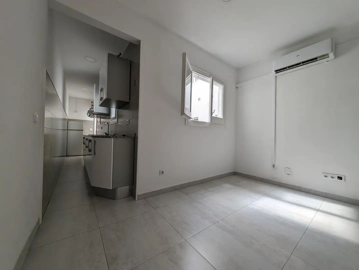 Cuina de Local de lloguer en Barcelona amb Aire condicionat