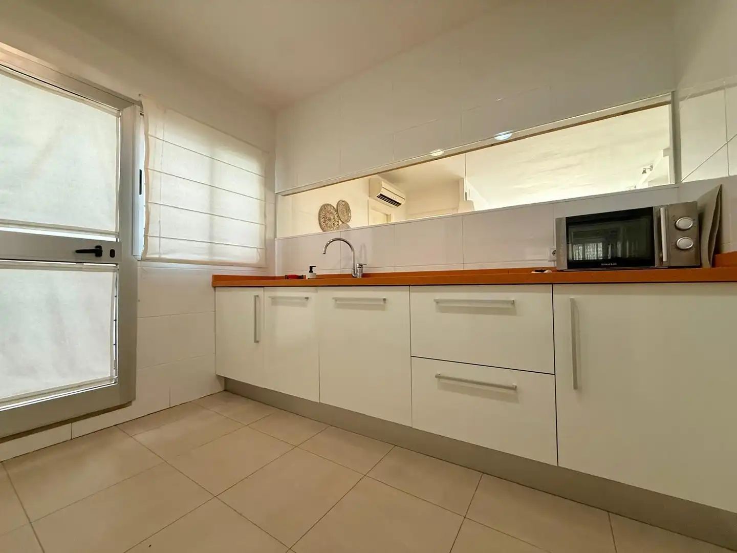 Flat for rent in Calle de Fernán Sánchez de Tovar, Cruz Roja