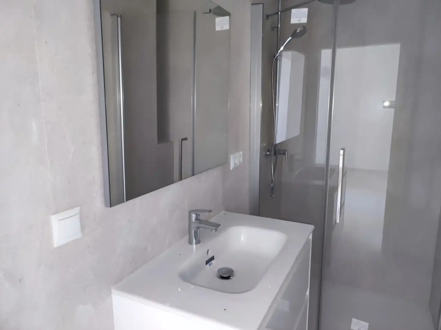 Badezimmer von Wohnung zur Miete in Málaga mit Klimaanlage, Heizung und Ofen