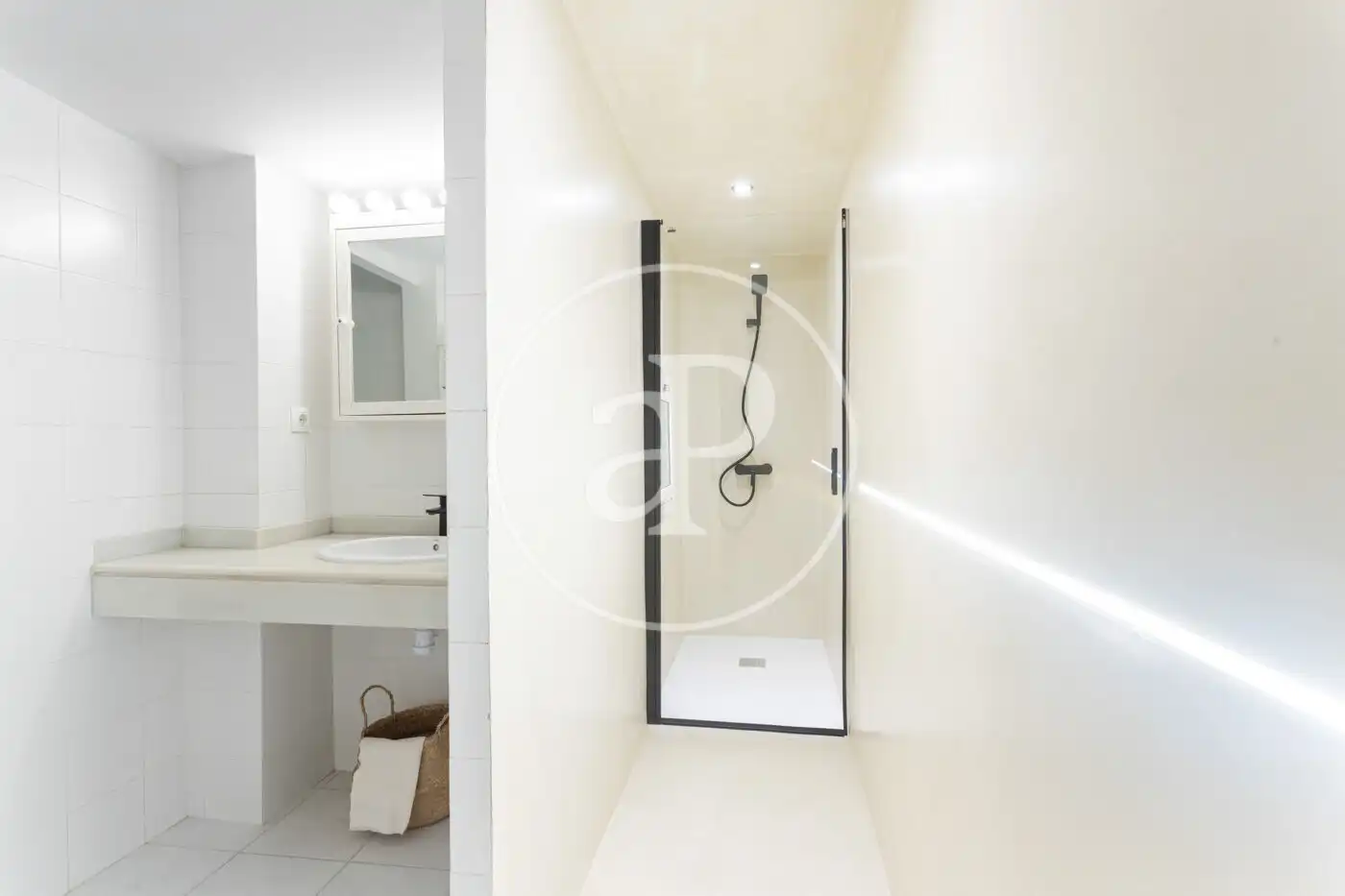 Baño de Piso en venta en Barcelona con Calefacción y Jardín privado