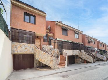 Adossat amb jardí en venda a Calle de Arties