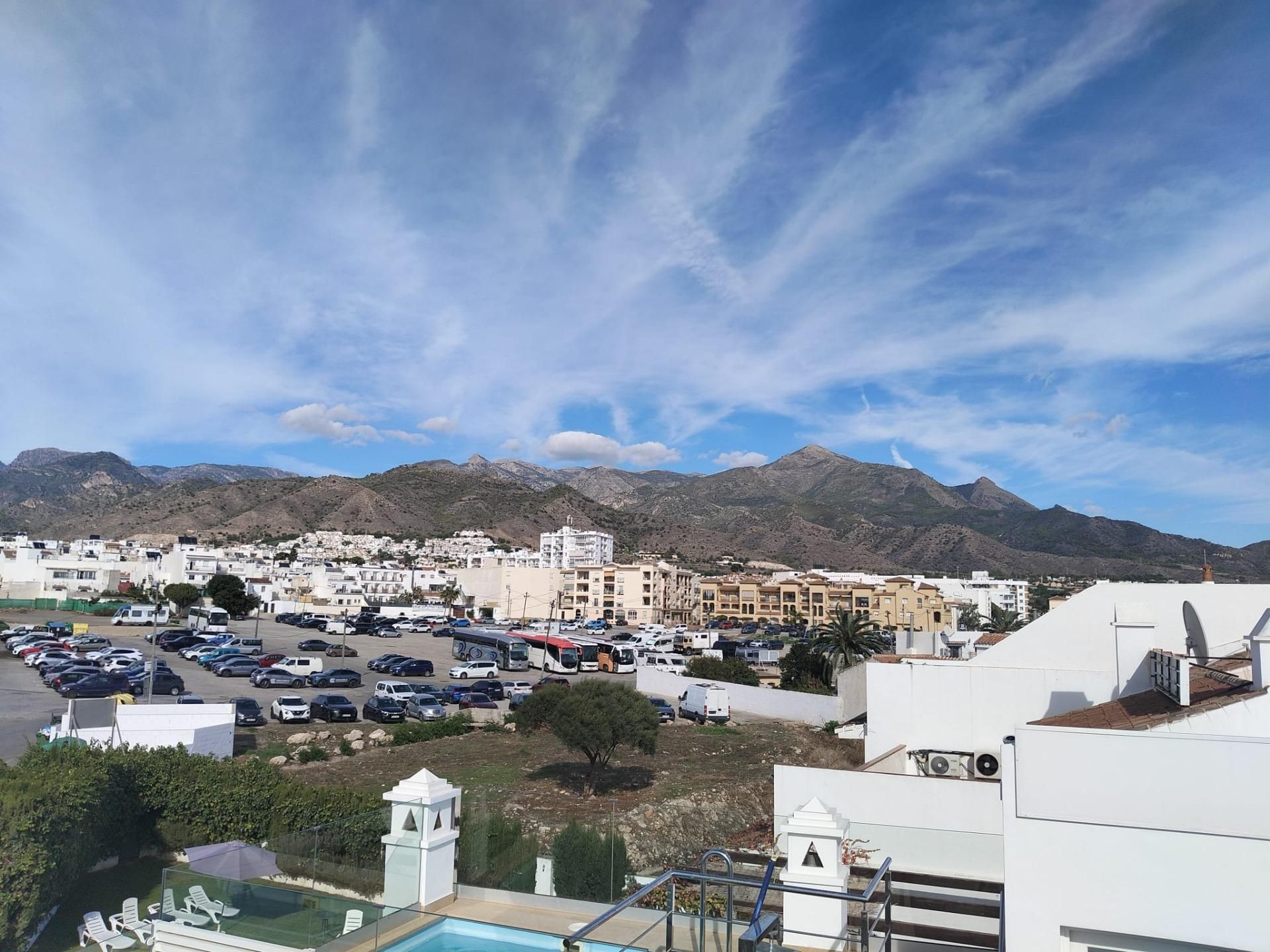 Vista exterior de Edifici en venda en Nerja