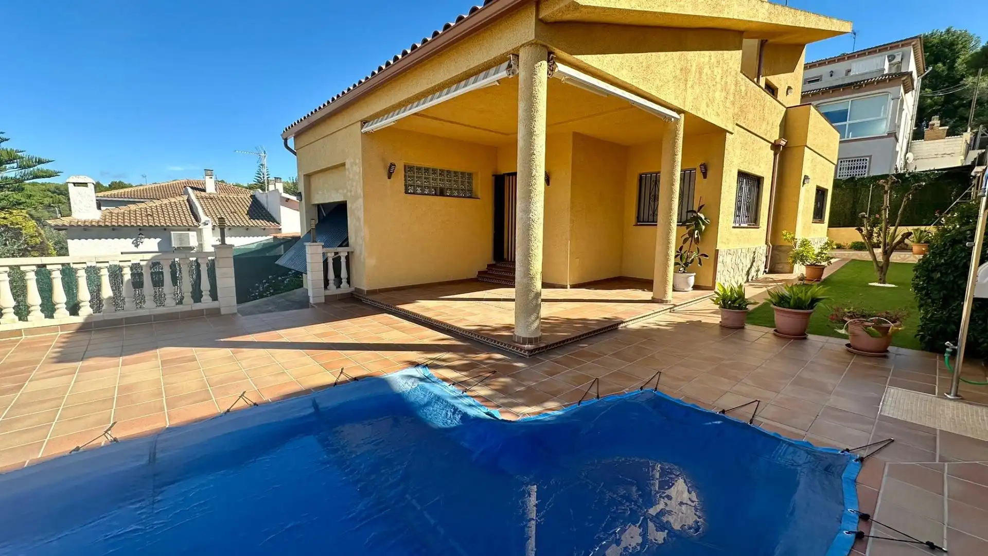 Vista exterior de Casa o xalet en venda en El Vendrell amb Jardí privat, Terrassa i Traster