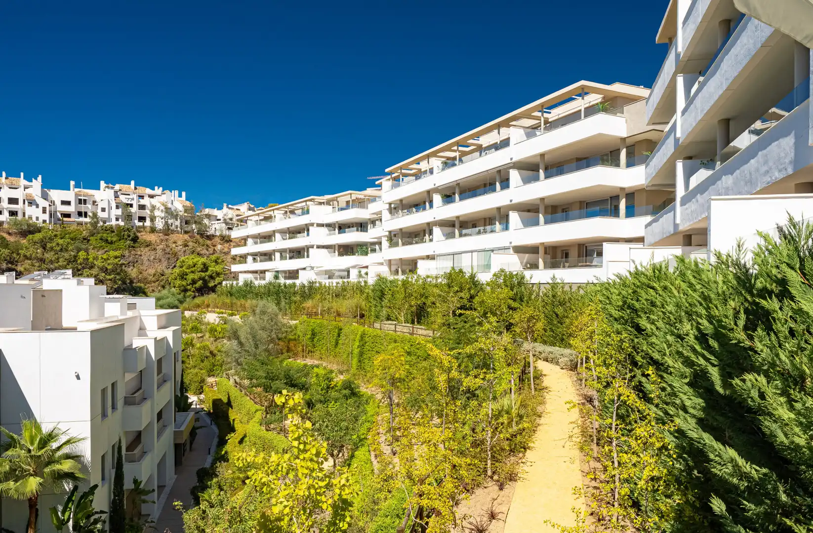 Vista exterior de Apartamento en venta en Benahavís con Aire acondicionado, Terraza y Piscina