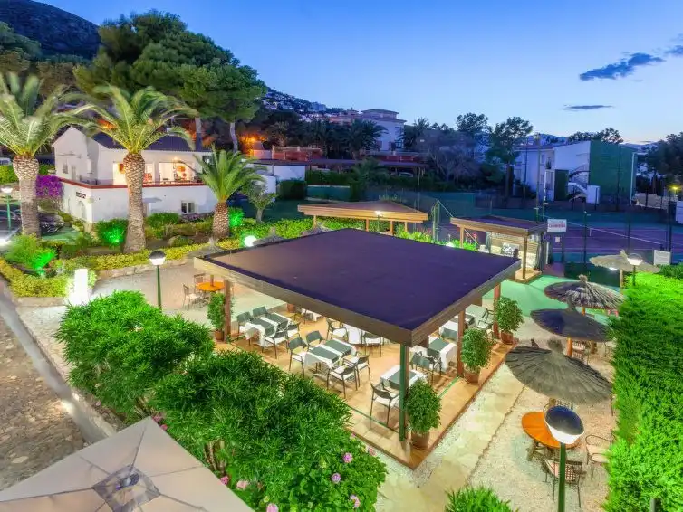 Terrassa de Local en venda en Llançà amb Terrassa, Moblat i Internet