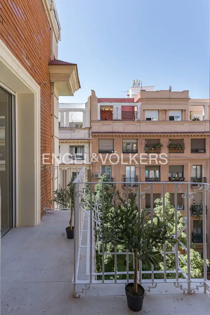 Außenansicht von Wohnung zur Miete in Madrid mit Klimaanlage, Heizung und Terrasse