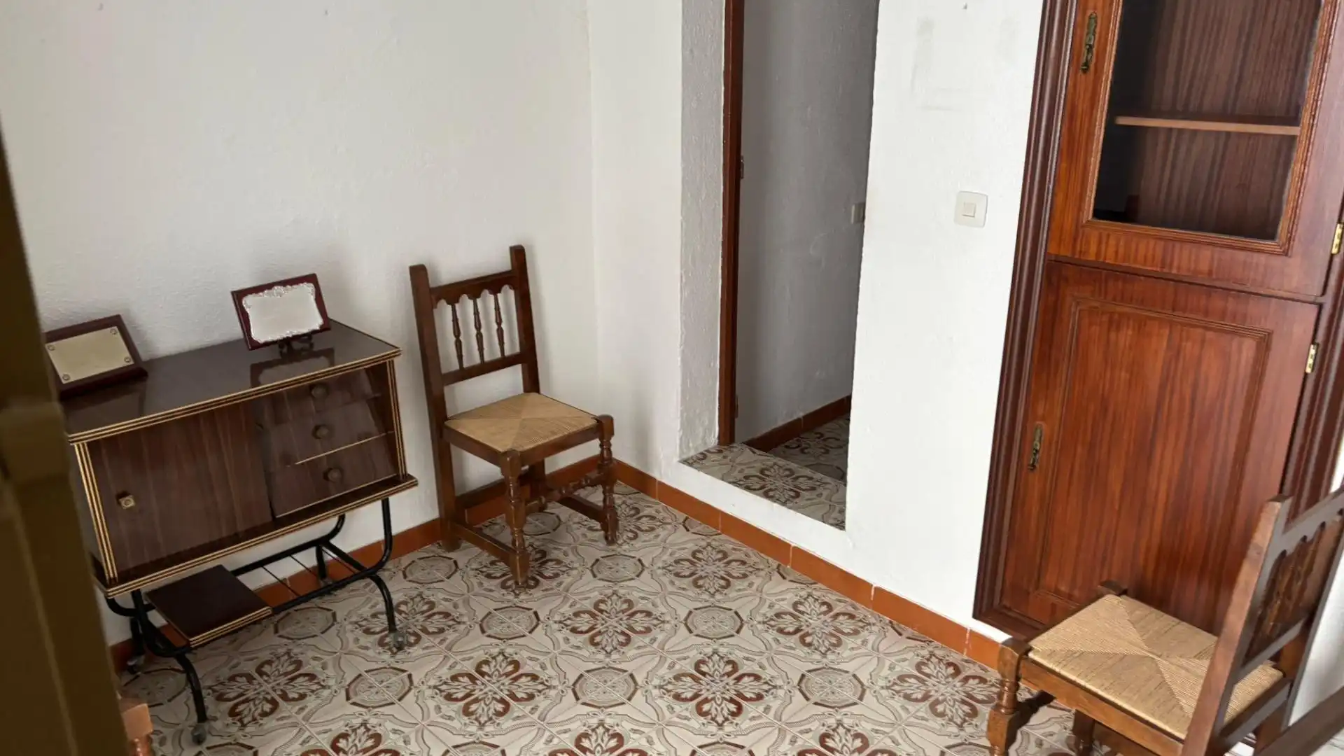 Houses for sale in Sevilla  with Air Conditioner, Terrace and Furnished