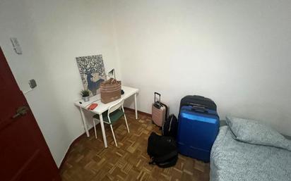 Bedroom of Flat for sale in  Madrid Capital