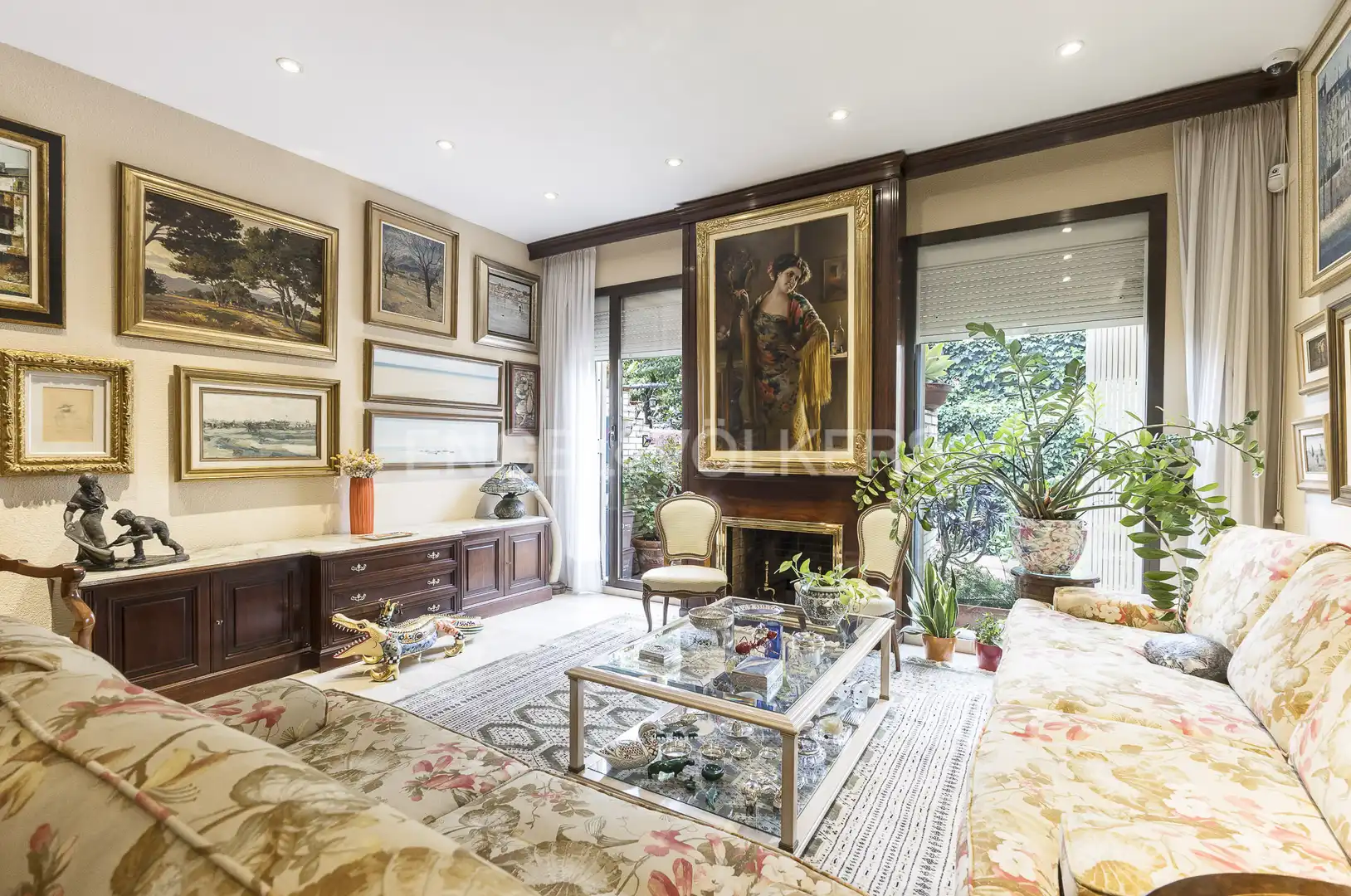 Wohnzimmer von Einfamilien-Reihenhaus zum Verkauf in Barcelona mit Heizung, Privatgarten und Parkett