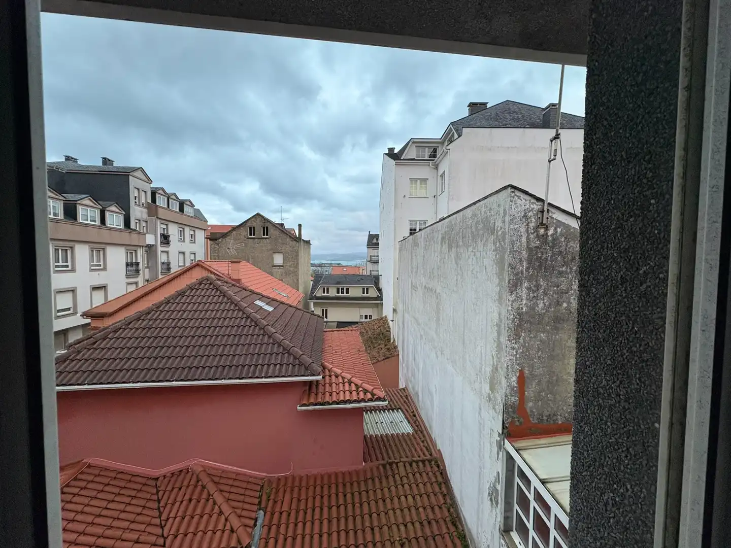 Vista exterior de Casa adosada en venda en Cariño amb Terrassa