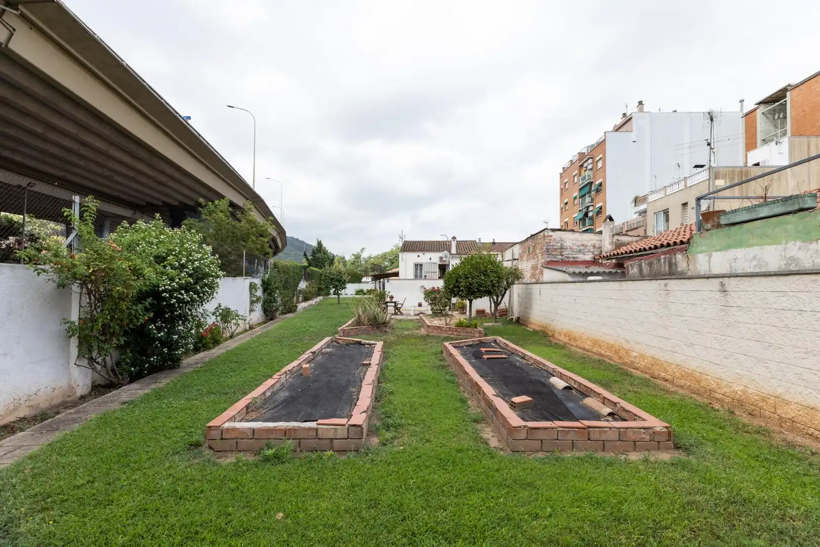 Jardí de Casa o xalet en venda en Montcada i Reixac amb Aire condicionat, Calefacció i Jardí privat
