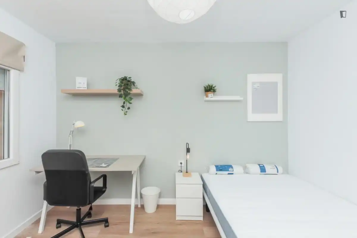 Room in Centre