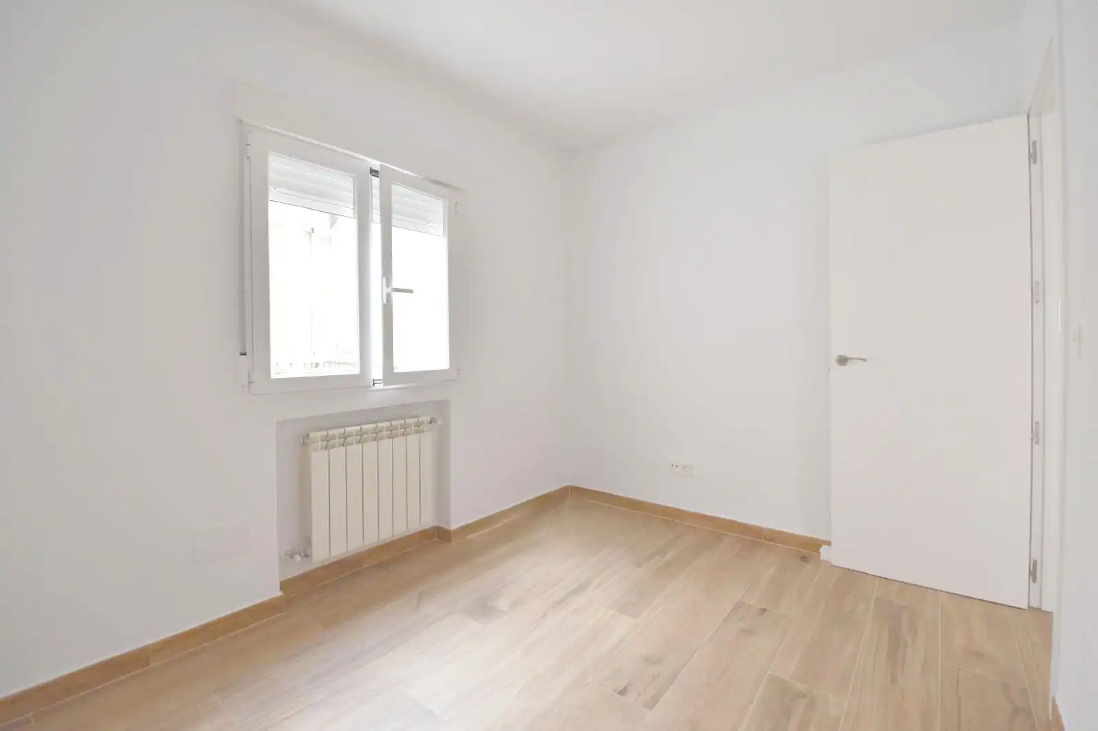 Schlafzimmer von Wohnung zum Verkauf in Pinto mit Heizung