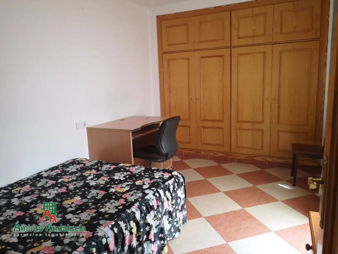 Dormitori de Apartament de lloguer en Granada amb Moblat