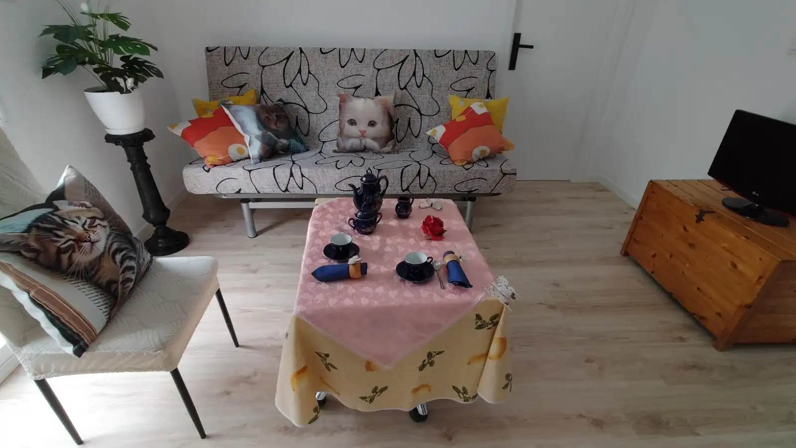 Sala d'estar de Casa adosada en venda en La Zubia amb Balcó