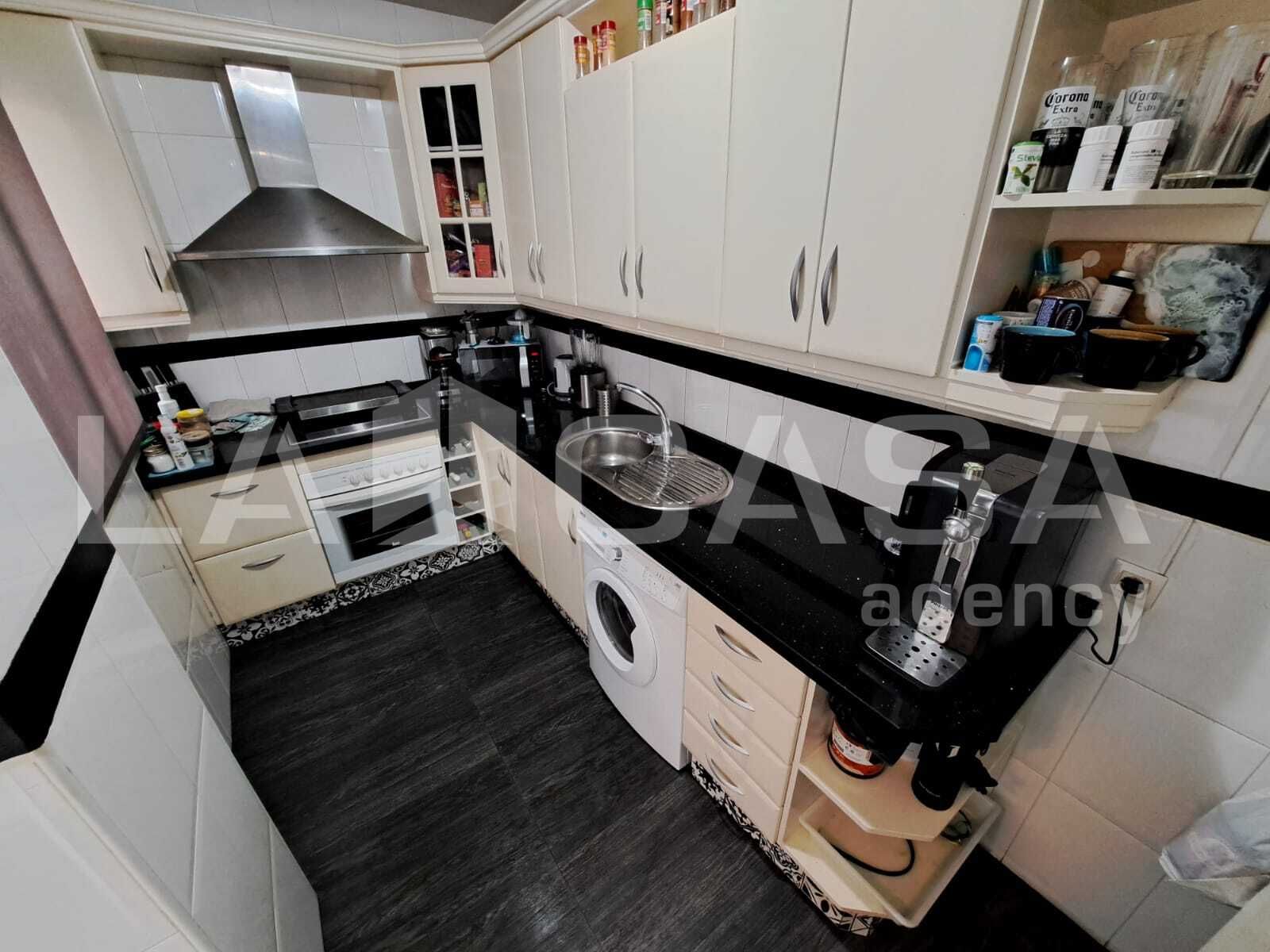 Cuina de Pis en venda en Montequinto amb Aire condicionat, Terrassa i Piscina