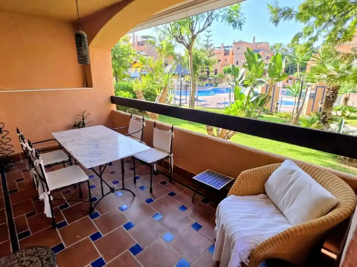 Apartament amb piscina en venda a Estepona Pueblo, imagen 2
