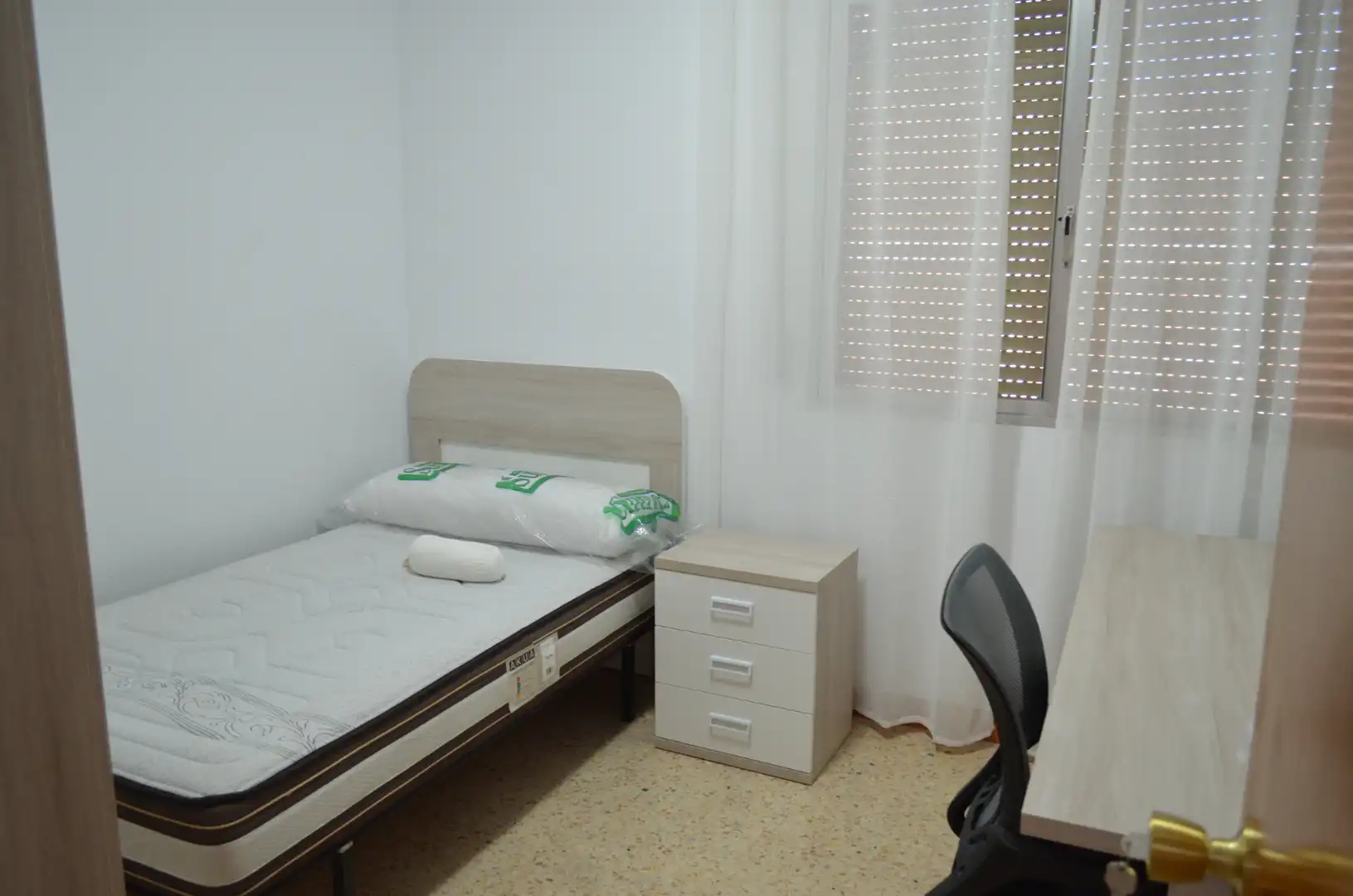 Dormitori de Pis de lloguer en Plasencia amb Aire condicionat, Calefacció i Terrassa