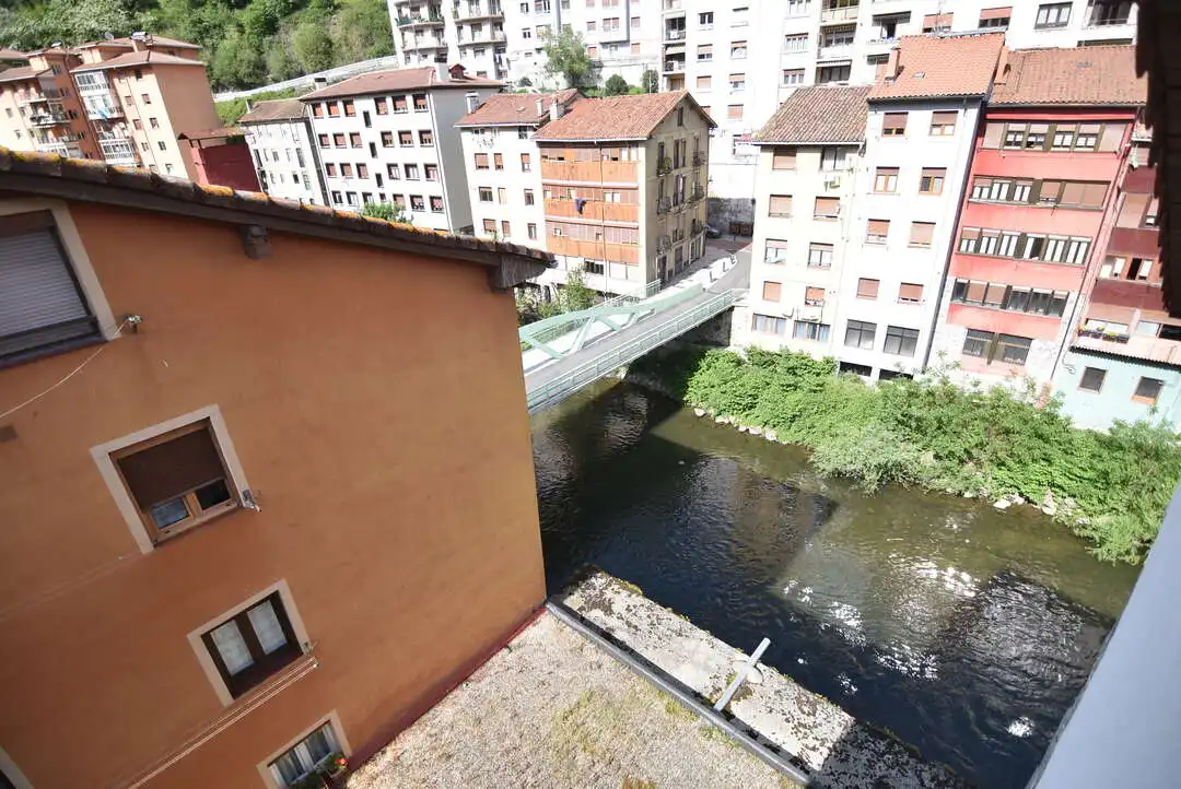 Außenansicht von Wohnung zum Verkauf in Soraluze / Plasencia de las Armas mit Heizung und Abstellraum