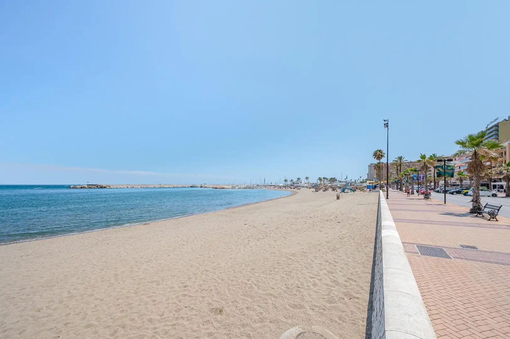 Vista exterior de Apartament en venda en Fuengirola amb Aire condicionat, Calefacció i Jardí privat