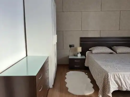 Bedroom of Flat for share in Sur